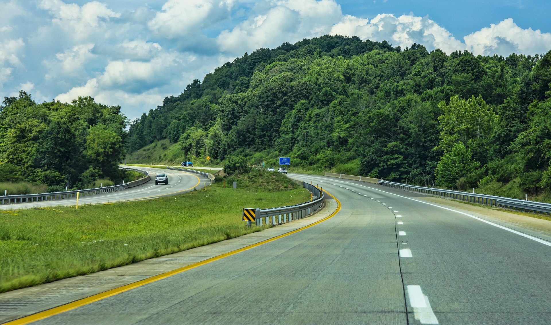 15 Best Family Road Trip Routes in America (2025) - SmartStops family road trip guide with kids, family travel tips and gas stations with playgrounds