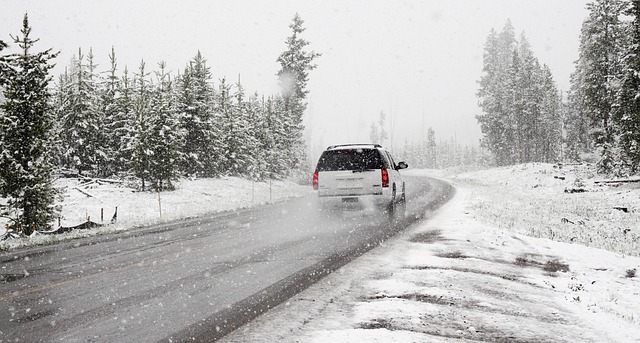 Winter Family Road Trip Safety Guide - SmartStops family road trip guide with kids, family travel tips and gas stations with playgrounds