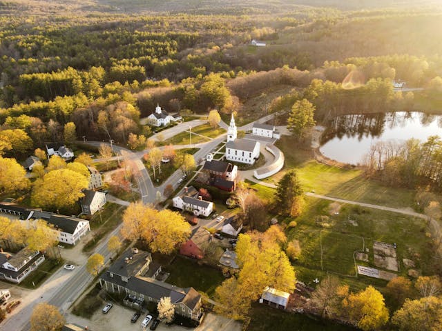 New England Fall Foliage Tour scenic family road trip route with kids - best family travel destinations America 2025