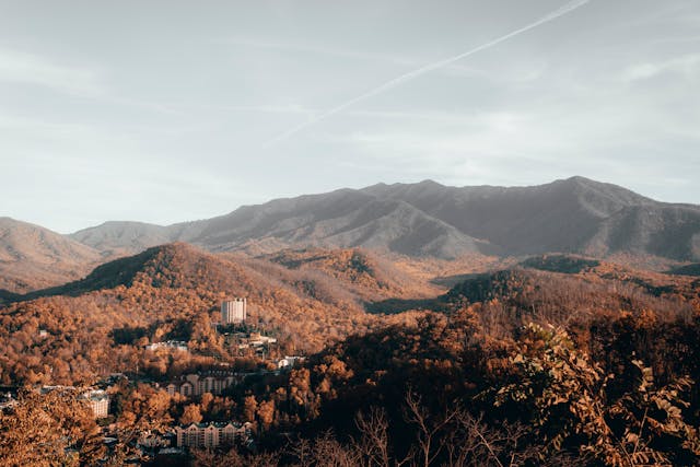 Great Smoky Mountains Circle - Tennessee & North Carolina scenic family road trip route with kids - best family travel destinations America 2025